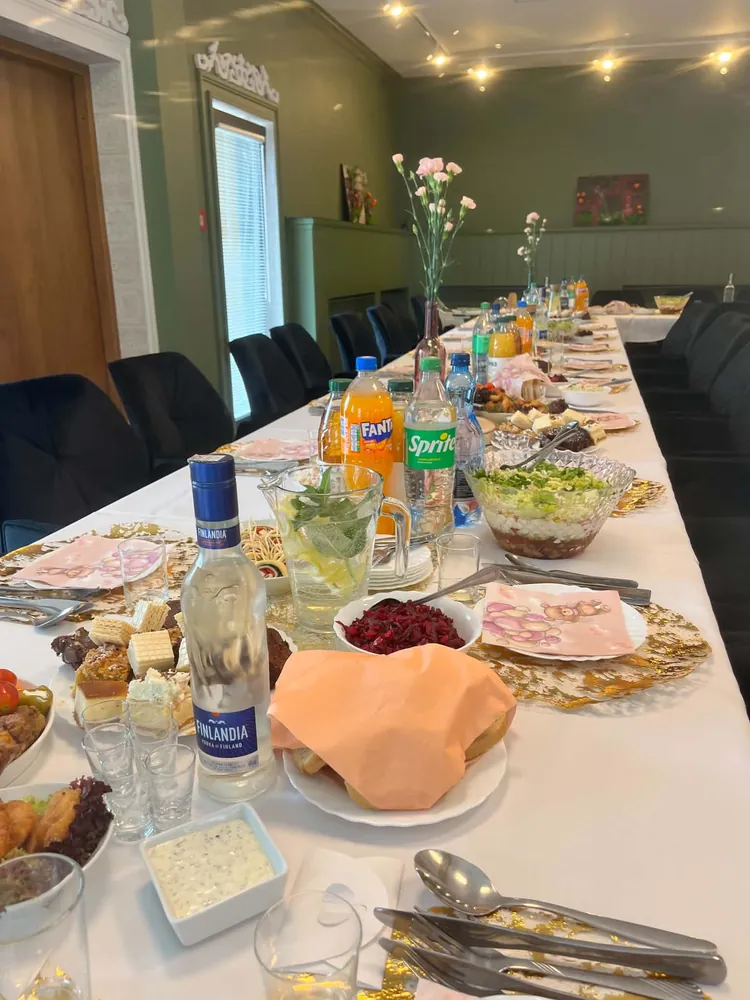 Zastawiony stół na przyjęciu, catering Siemiatycze