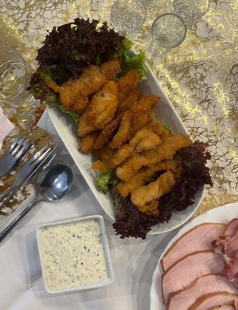 Stripsy z kurczaka na sałacie, catering Siemiatycze